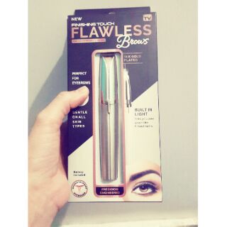Bút tỉa lông mày FLAWLESS Browns