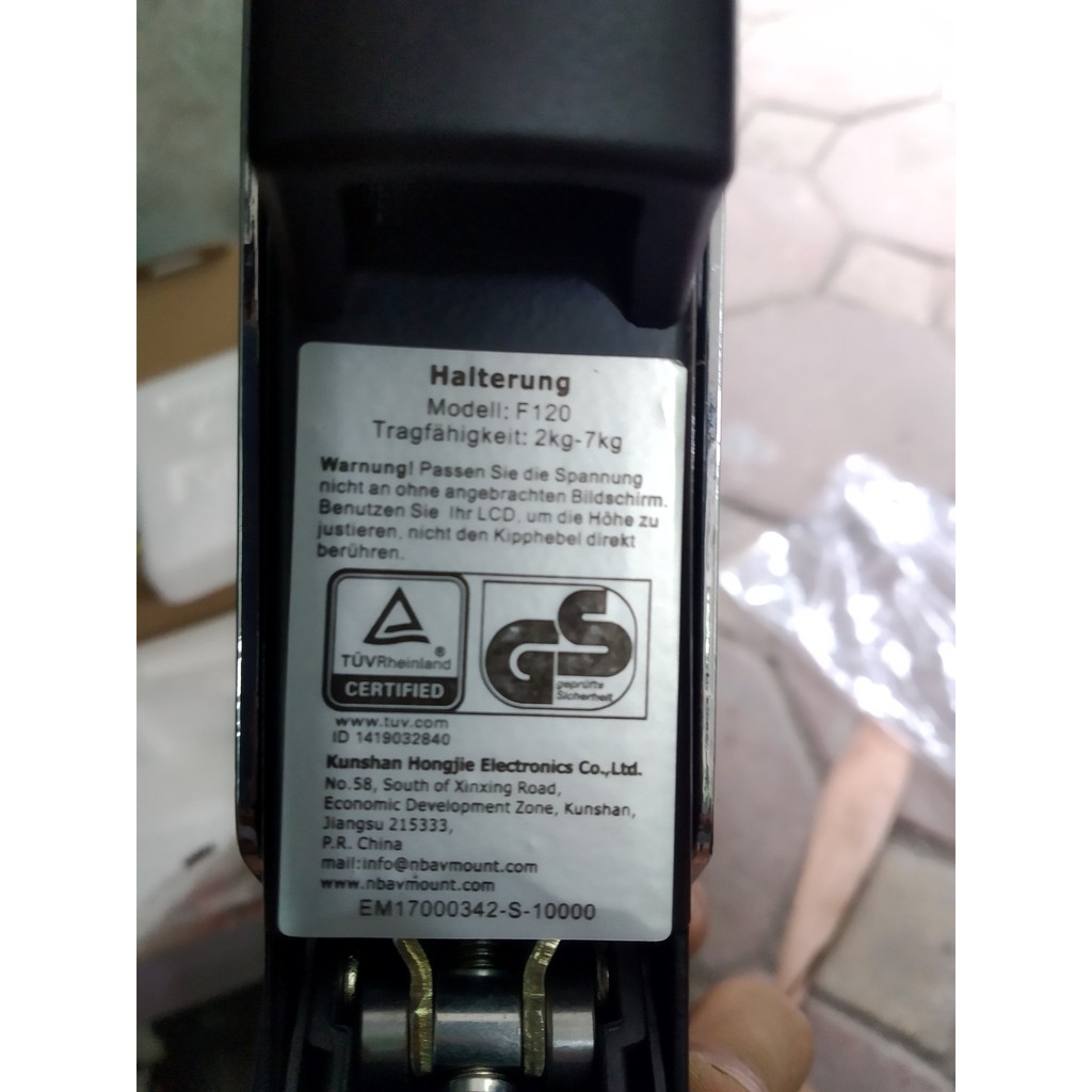 Gi&aacute; treo m&agrave;n h&igrave;nh m&aacute;y t&iacute;nh & tivi NB F120 xoay 180 độ 17-27 inch