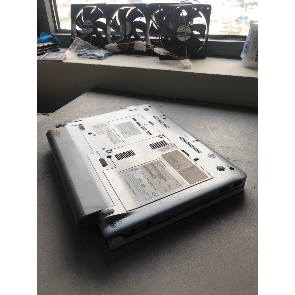 Laptop văn phòng cũ Toshiba NB205,Atom N280,2GB Ram,120GB HDD.