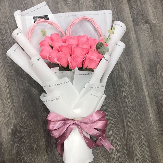 Bó hoa sáp khung tim xinh xắn