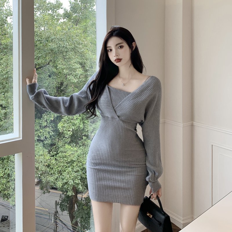 Đầm hở vai thiết kế hai dây cổ chữ V kiểu dáng mỏng phong cách Trung Quốc với eo ôm sát thời trang cá tính cho nữ