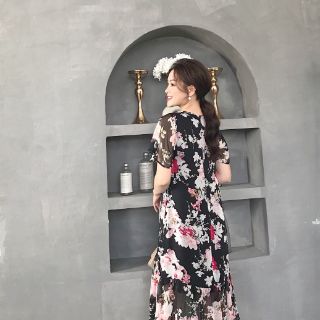 Đầm hoa đuôi cá Zara vải dư