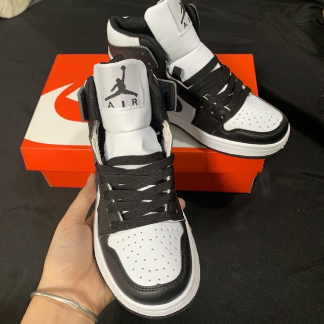 (Tặng móc khoá) Giầy Jordan 1 đen trắng hàng đẹp fullbox | BigBuy360 - bigbuy360.vn