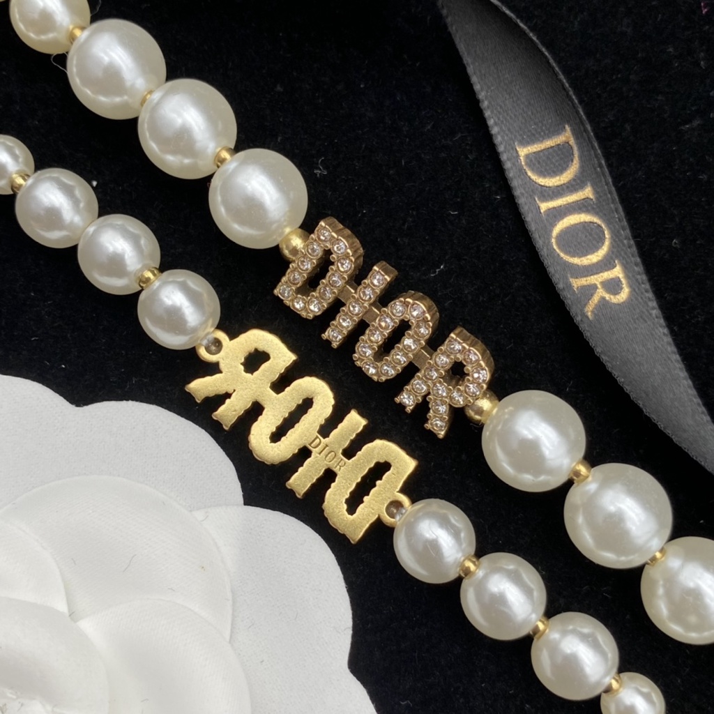 Vòng Tay Ngọc Trai Mặt Chữ Dors Thời Trang Cho Nữ