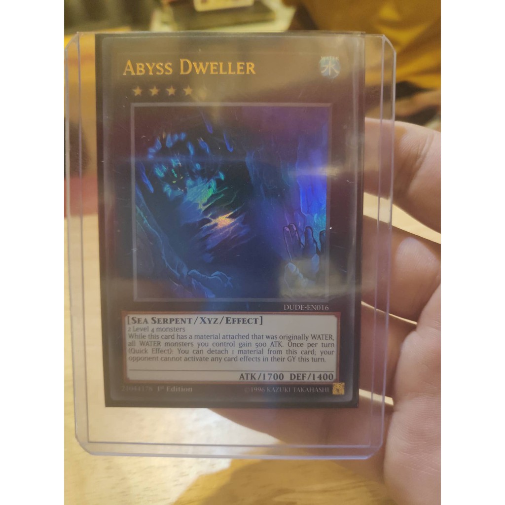 Lá bài thẻ bài Yugioh Abyss Dweller – DUDE – Ultra Rare - Tặng bọc bài nhựa bảo quản