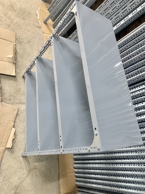 Kệ sắt v lỗ 4 tầng dài 100 rộng 30 cao 150