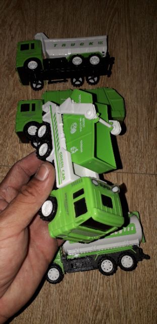 Sét 4 xe mô hình bằng nhựa xe vệ sinh chạy chớn rất đẹp