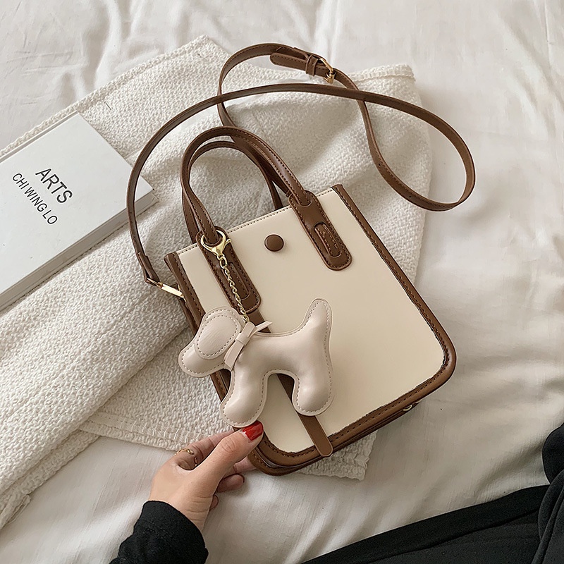 Túi xách đeo vai IELGY dáng vuông có móc khóa đáng yêu dễ phối đồ