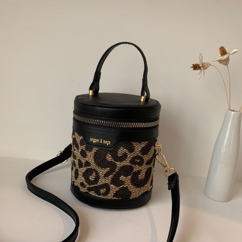 Túi Xách Nữ Đeo Chéo Nhỏ Nhắn Hình Trụ Họa Tiết Kẻ Sọc Thời Trang Dành Cho Nữ Tx22144