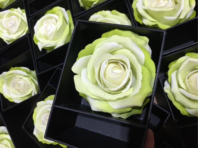 Hộp đựng son, hộp hồng nhung đỏ đựng son, hộp hoa, hộp son, làm dáng nơ theo yêu cầu | BigBuy360 - bigbuy360.vn