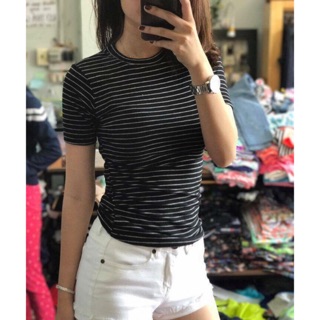 Áo thun cổ tròn