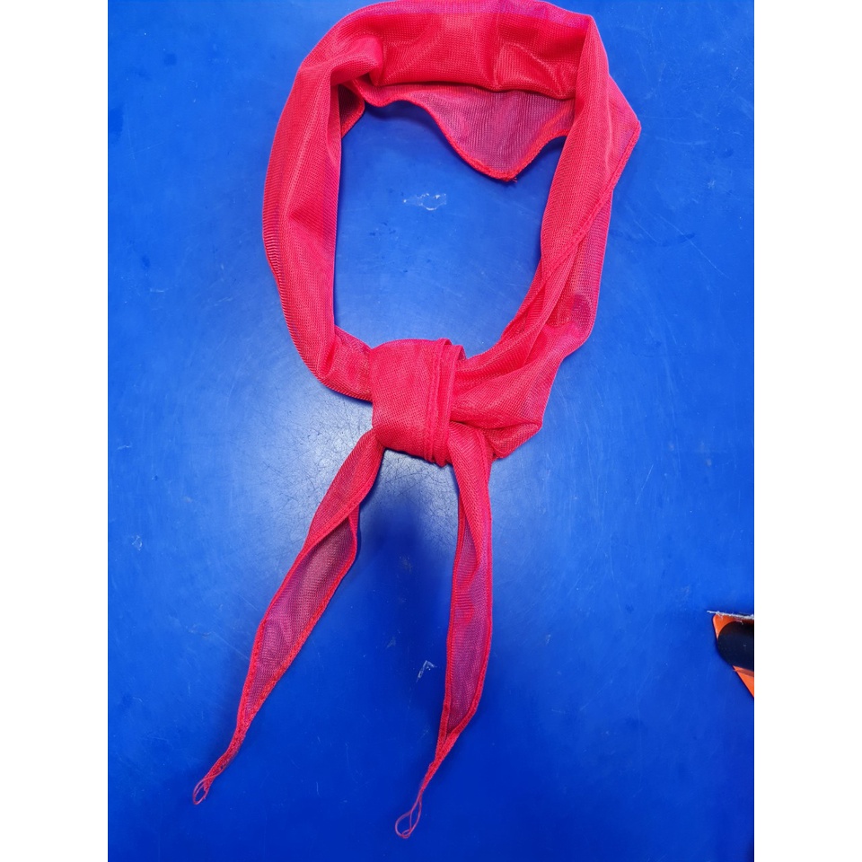 Khăn quàng đỏ may viền đẹp