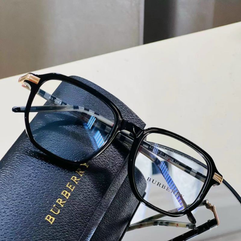 Kính Burberry
