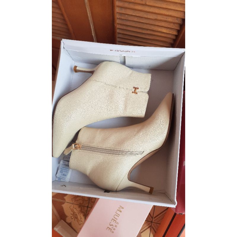 Bốt cổ lỡ. | BigBuy360 - bigbuy360.vn