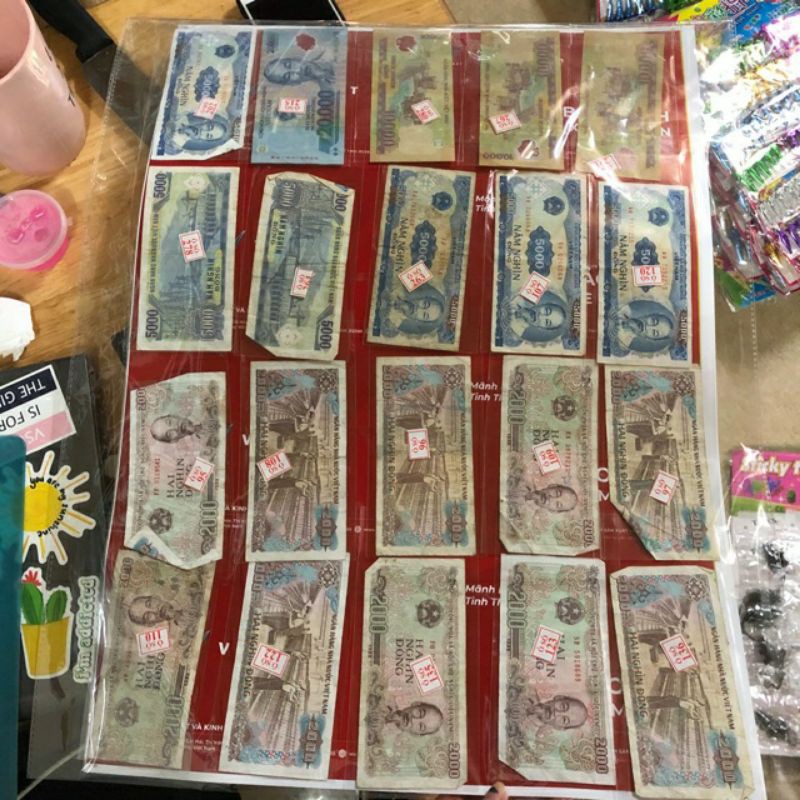 Vỉ bóc thưởng 100k tiền 300 tem