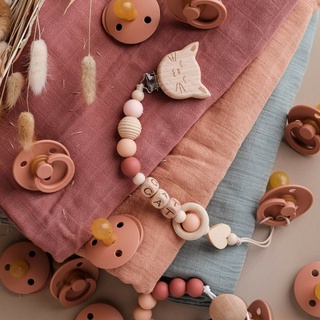 Ti ngậm bibs cho bé