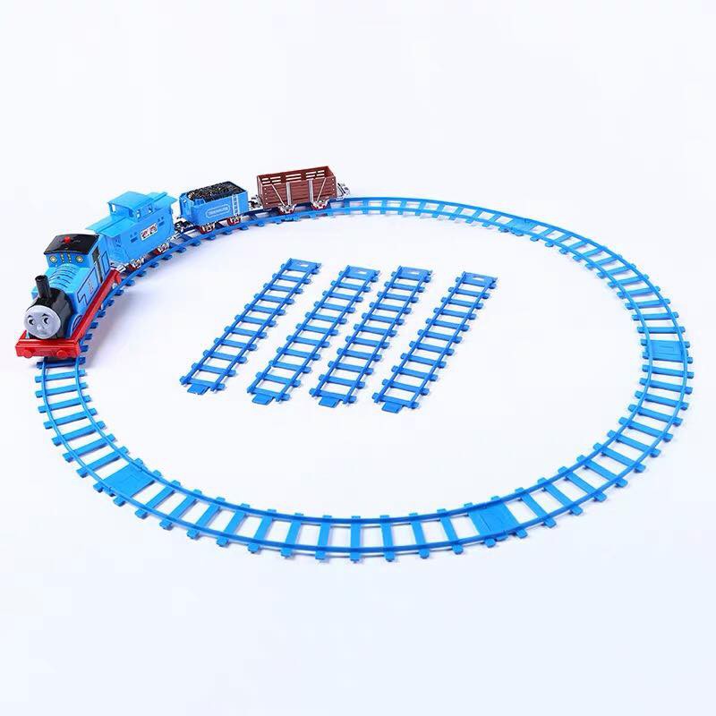 Đoàn tàu Thomas 4 toa chạy trên đường ray lắp ráp