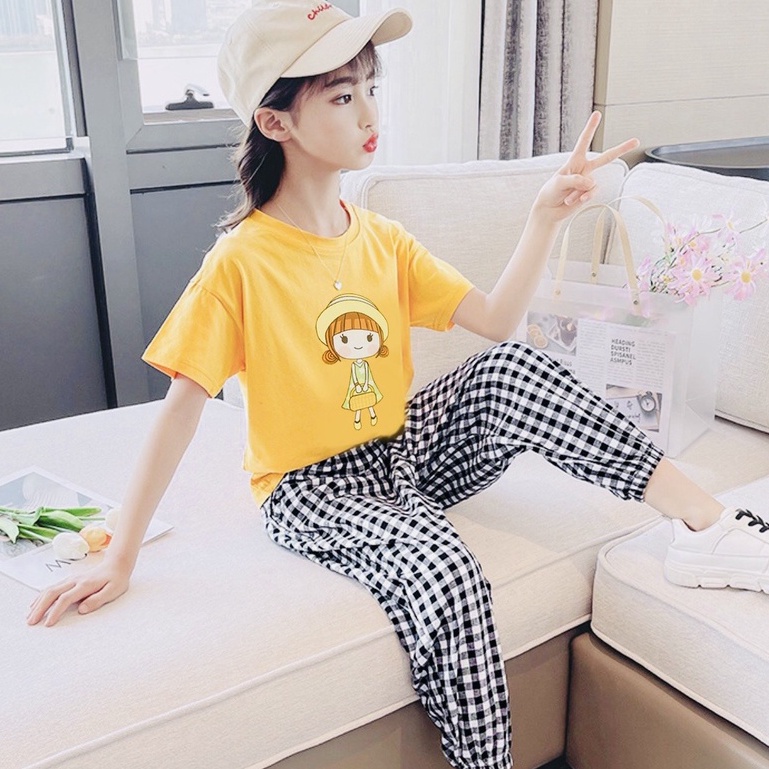 Đồ bộ bé gái Con Xinh Áo thun cotton búp bê Chibi phối quần dài caro, quần áo dành cho bé gái từ 13 đến 30kg
