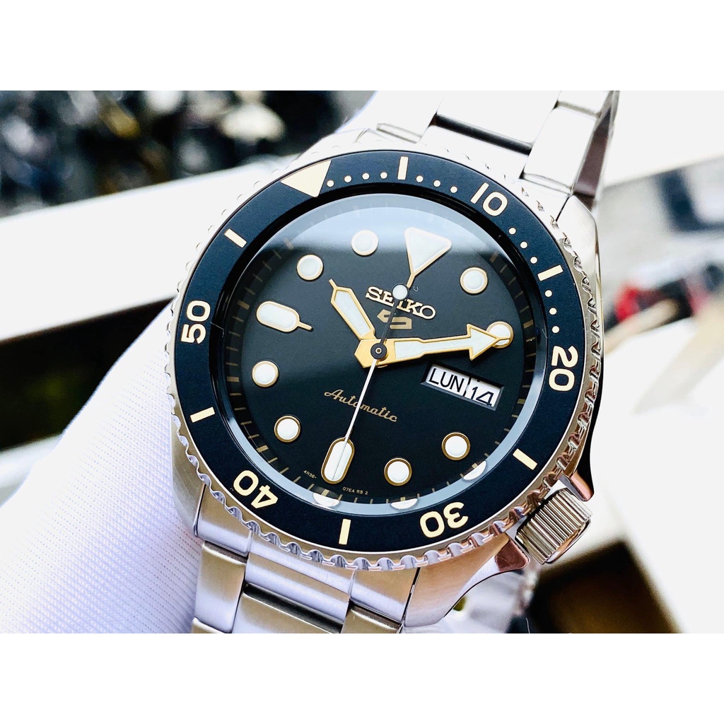 Đồng hồ nam Seiko 5 Sport SRPD57K1 - Có dạ quang và vòng benzel