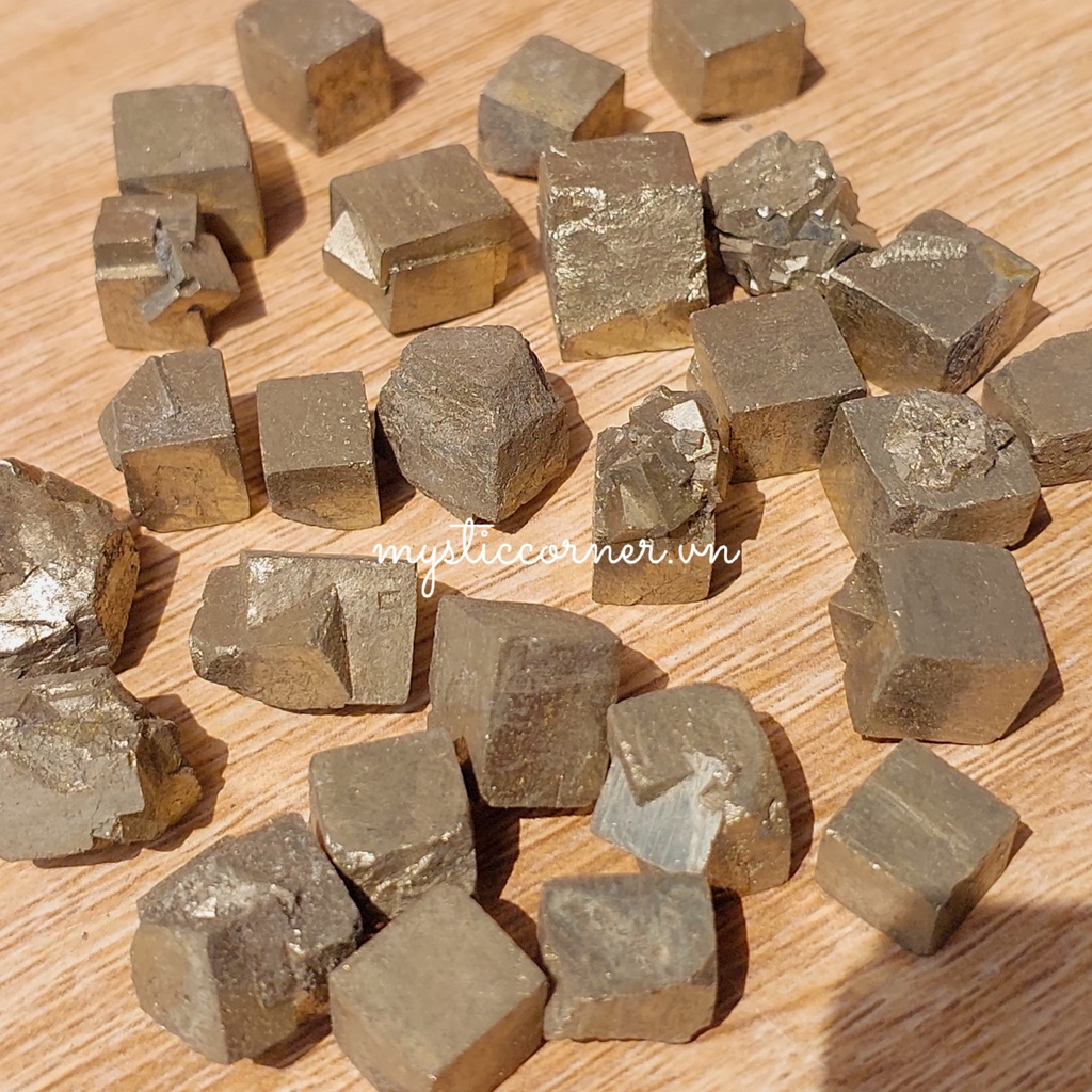Đá Pyrite tự nhiên  hỗ trợ bảo vệ, may mắn trong phong thủy, reiki, tarot, làm crystal grid