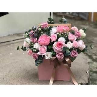 Lẵng hoa sáp mix hoa lụa_Tông màu pastel ngọt ngào