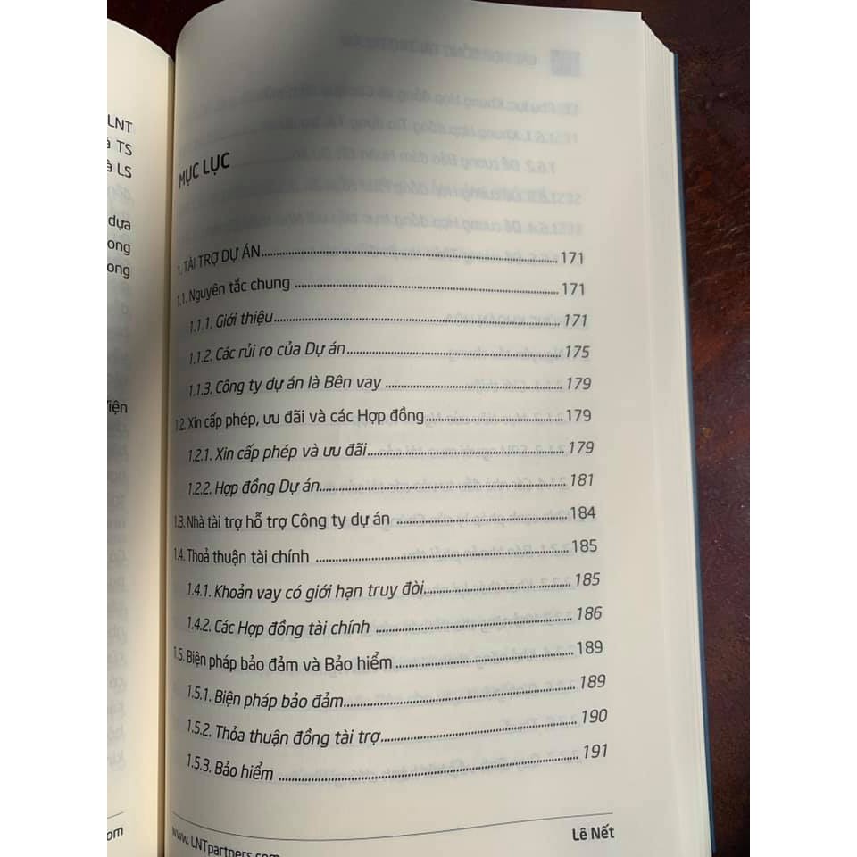 Sách - Các hợp đồng tài trợ dự án | BigBuy360 - bigbuy360.vn