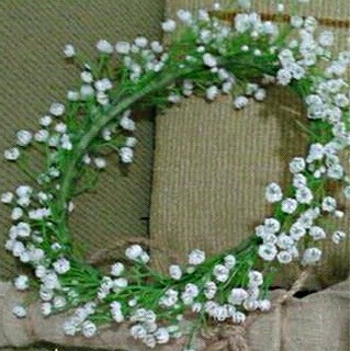 Vòng hoa baby đội đầu cô dâu