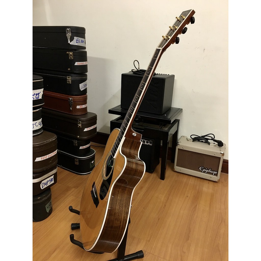 Guitar Acoustic Martin OMC Aura