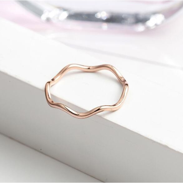 Nhẫn Thép Titan Màu Vàng Hồng Gợn Sóng Xinh Xắn
