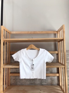 Áo croptop phối nút
