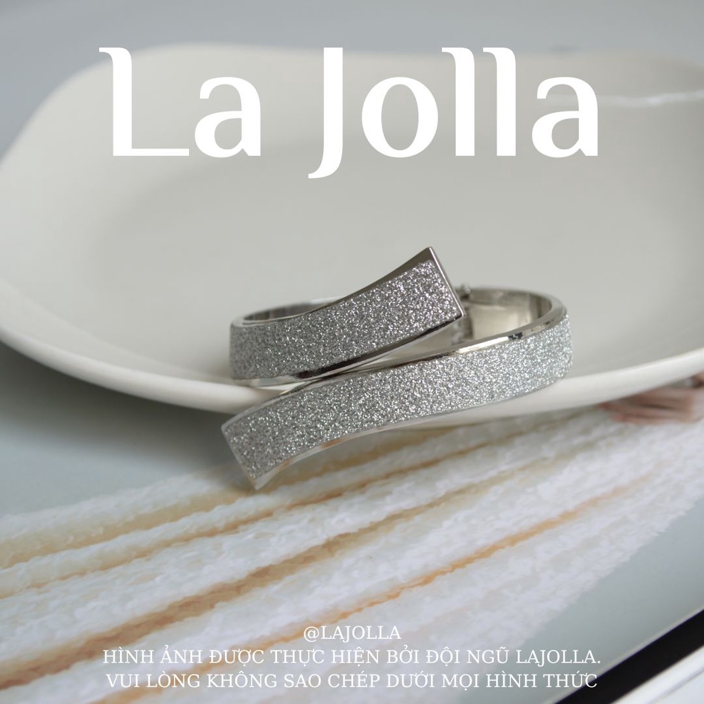 Vòng đeo tay lắc tay thiết kế đơn giản