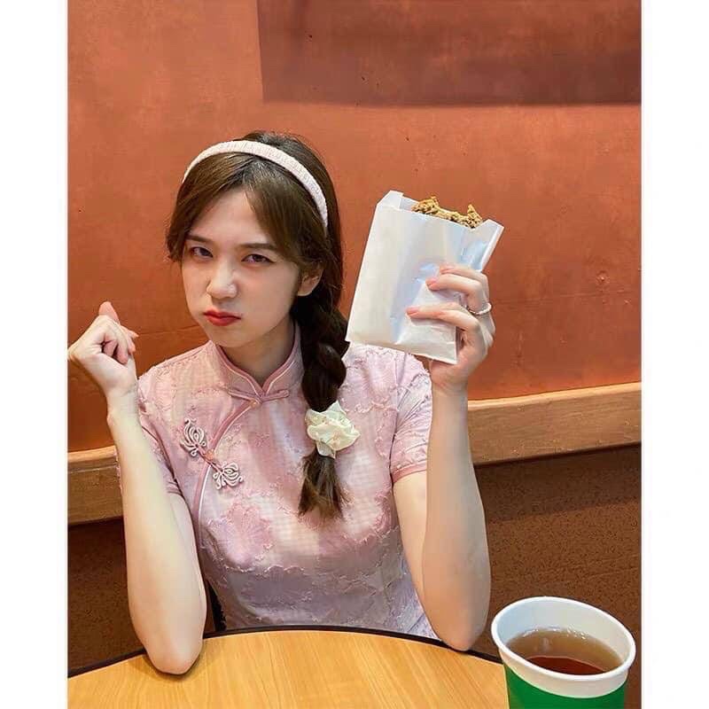 Đầm tàu hoa hồng lông vũ