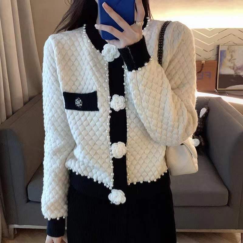 Áo Khoác Sweater Dệt Kim Tay Dài Dáng Ngắn Đính Hạt Kiểu Chanel Thời Trang 2022 Cho Bạn Gái