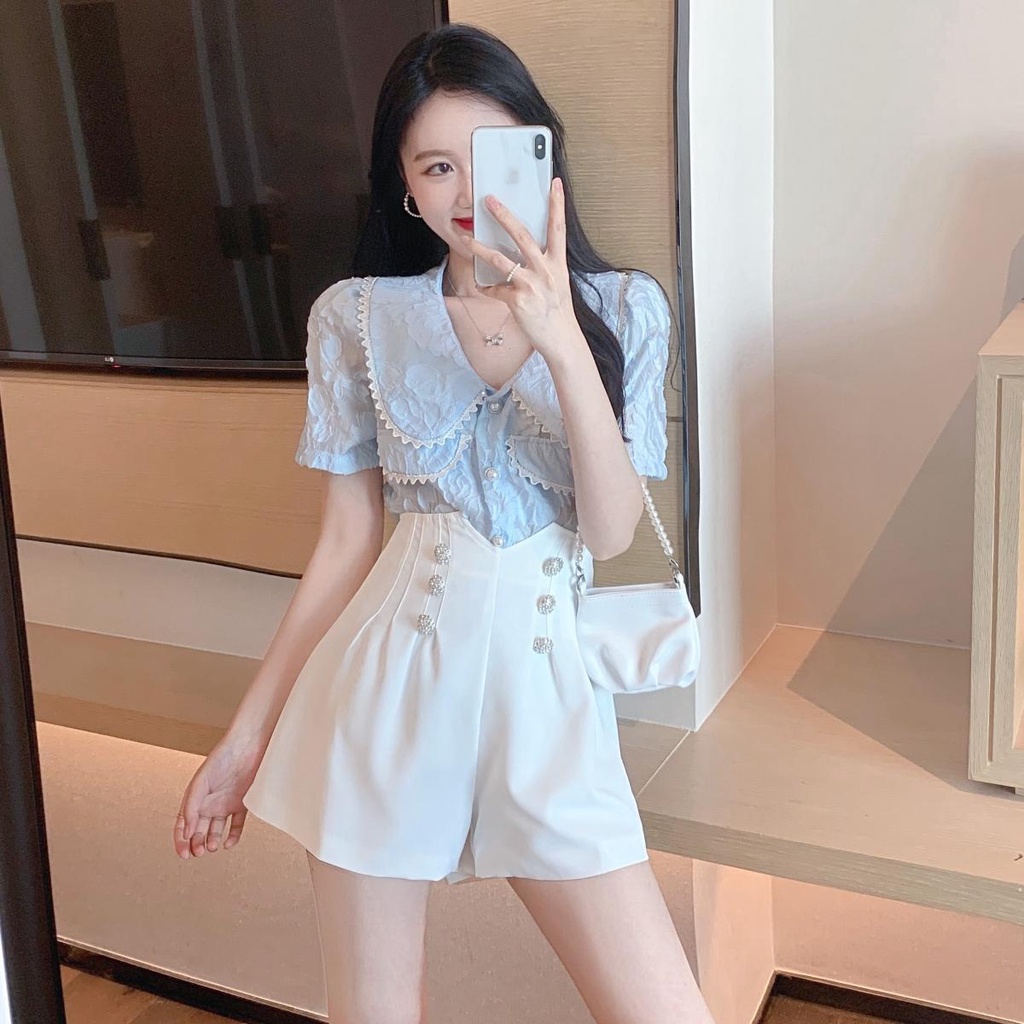 Set áo tay phồng ngắn cổ búp bê thêu ren + quần short eo cao ống rộng đính kim sa kiểu Pháp