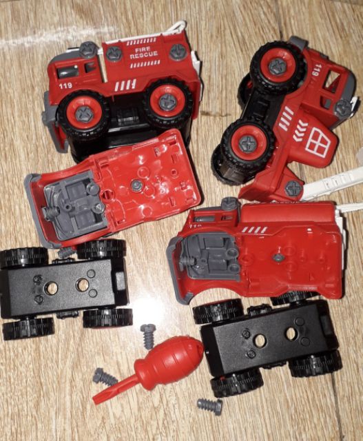 Sét 4 xe mô hình cứu hỏa tháo lắp bằng nhựa kích thước 8x5x6cm