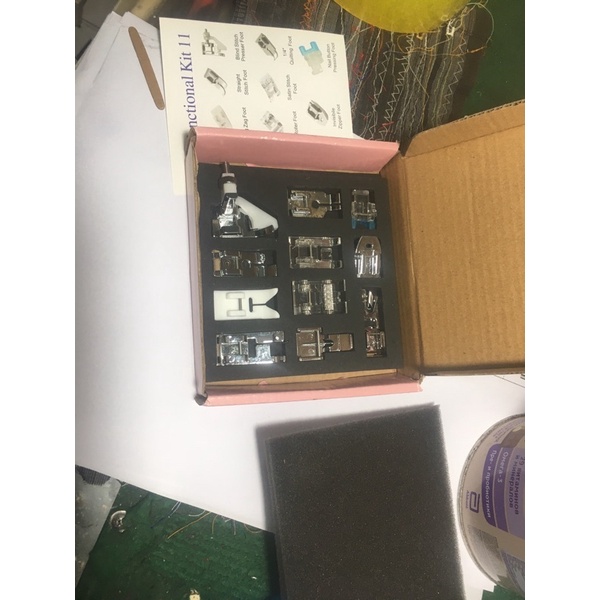 Bộ 11 chân vịt rành cho máy may gia đình đa năng .