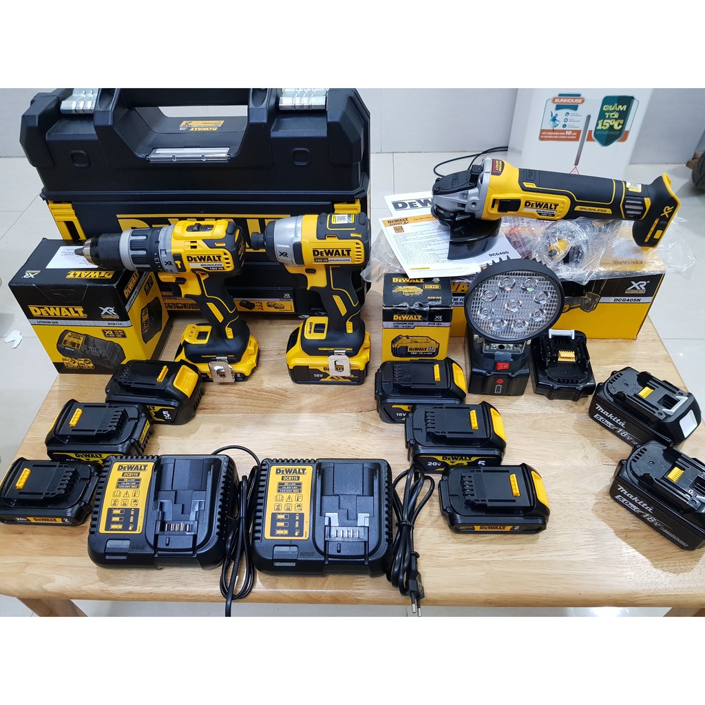 DMTT Sạc Dewalt DCB 115, 220V, Bảo Hành Chính Hãng 12 Tháng