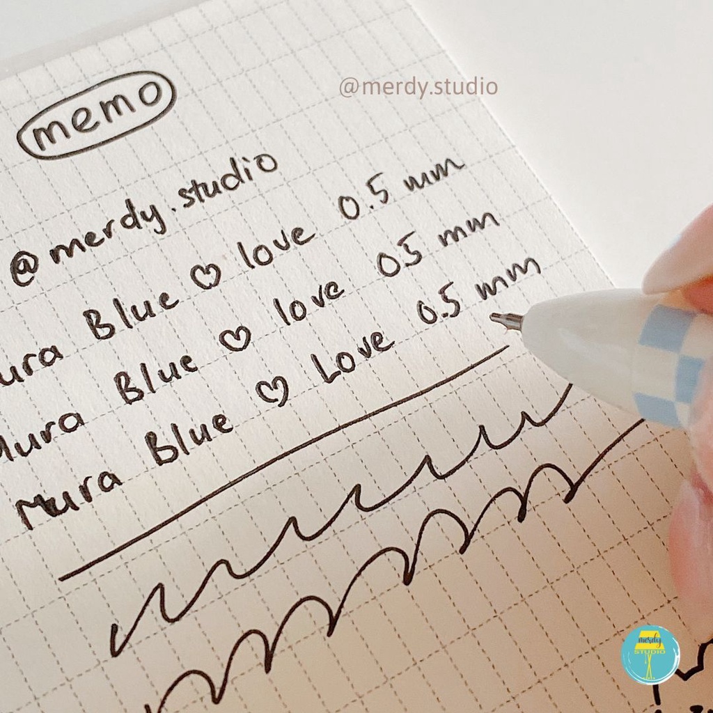Bút bấm Mura Blue Love hoạ tiết caro mực đen, ngòi 0.5mm