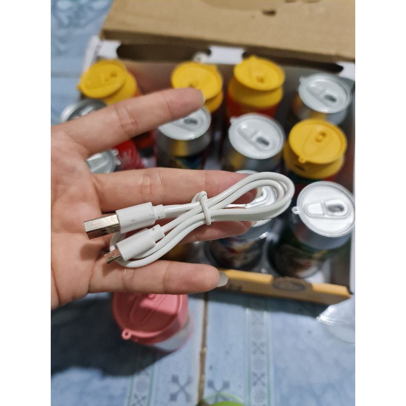 Quạt điện hình lon nước