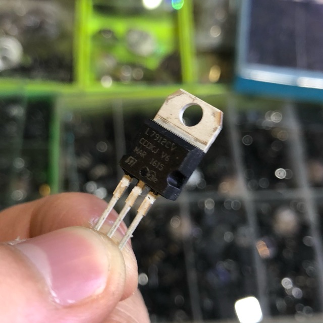 [VM] - 5 con ic ổn áp L7912.