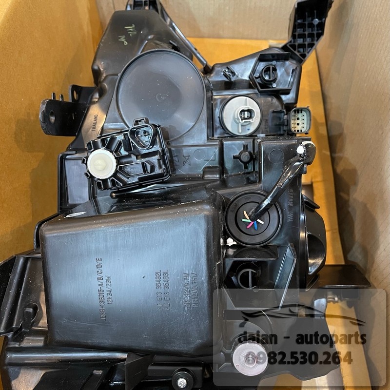 Đèn pha Ford Ranger Wildtrak Biturbo 2020 - JB3Z13008AM - JB3Z13008AH