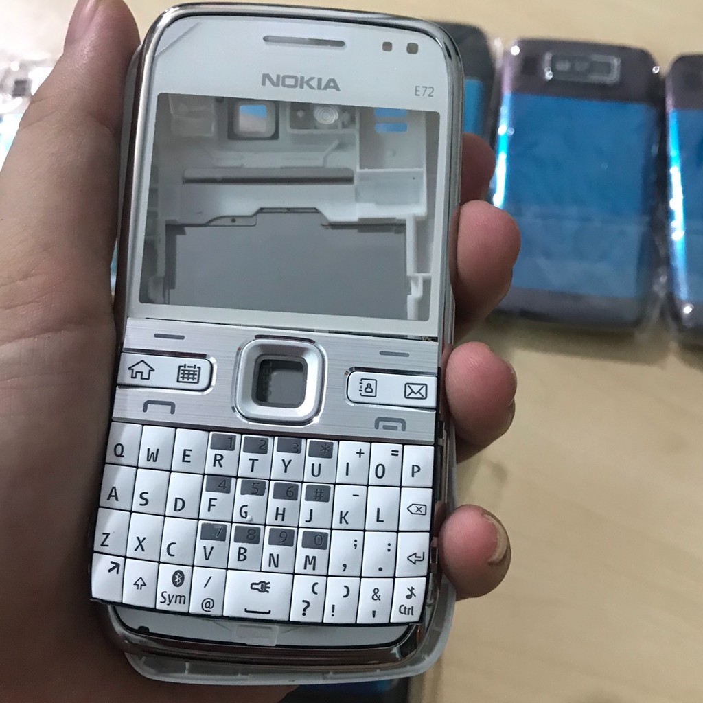 Vỏ Nokia E72 loại đẹp Kín Khít chuẩn Zin gồm Phím + nút âm lượng