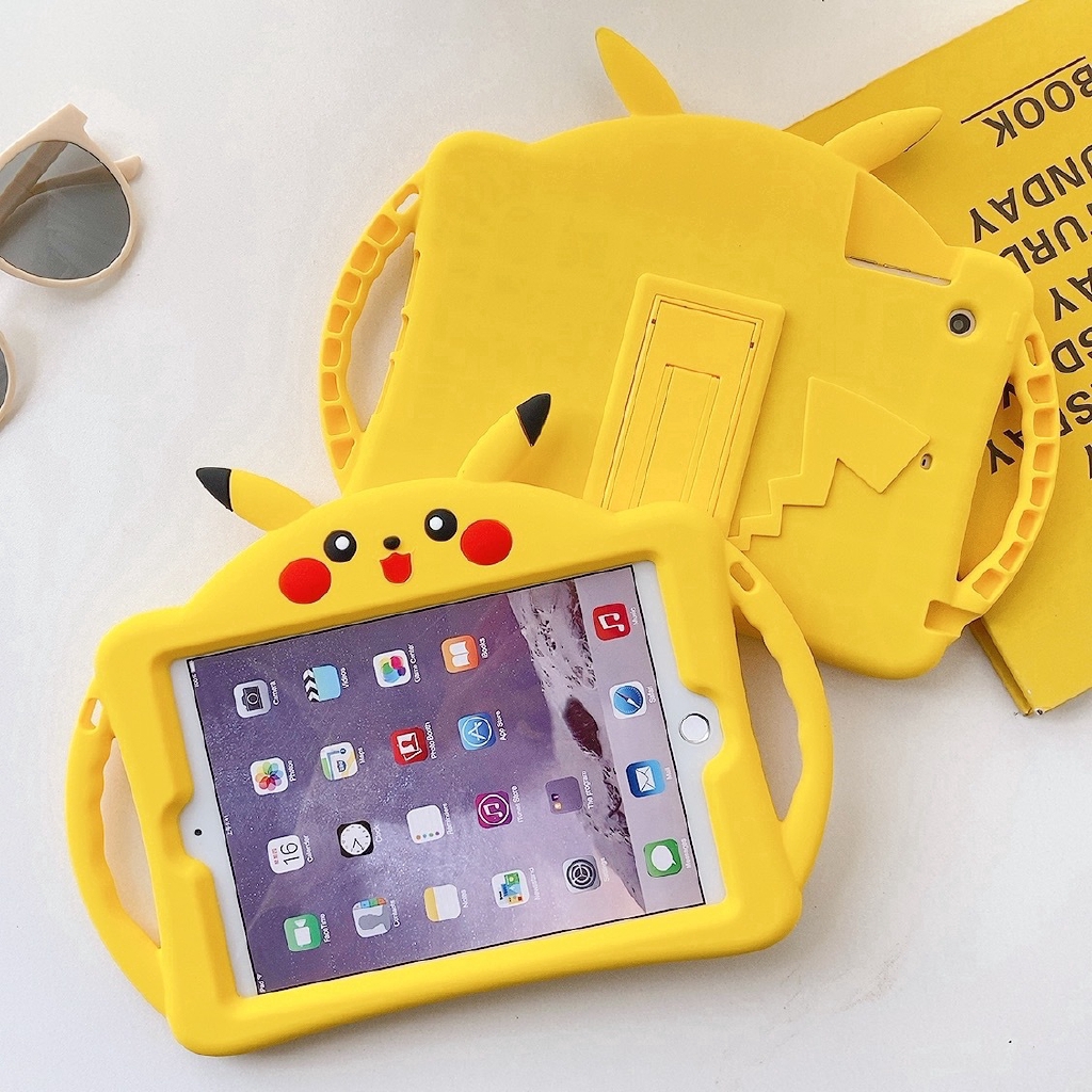 Ốp máy tính bảng gel silica kiểu Pikachu có tay cầm+giá đỡ cho APPLE IPAD AIR 1/ 2 IPAD 2/ 3/ 4 10.2 INCH MINI 1/ 2/ 3 | BigBuy360 - bigbuy360.vn