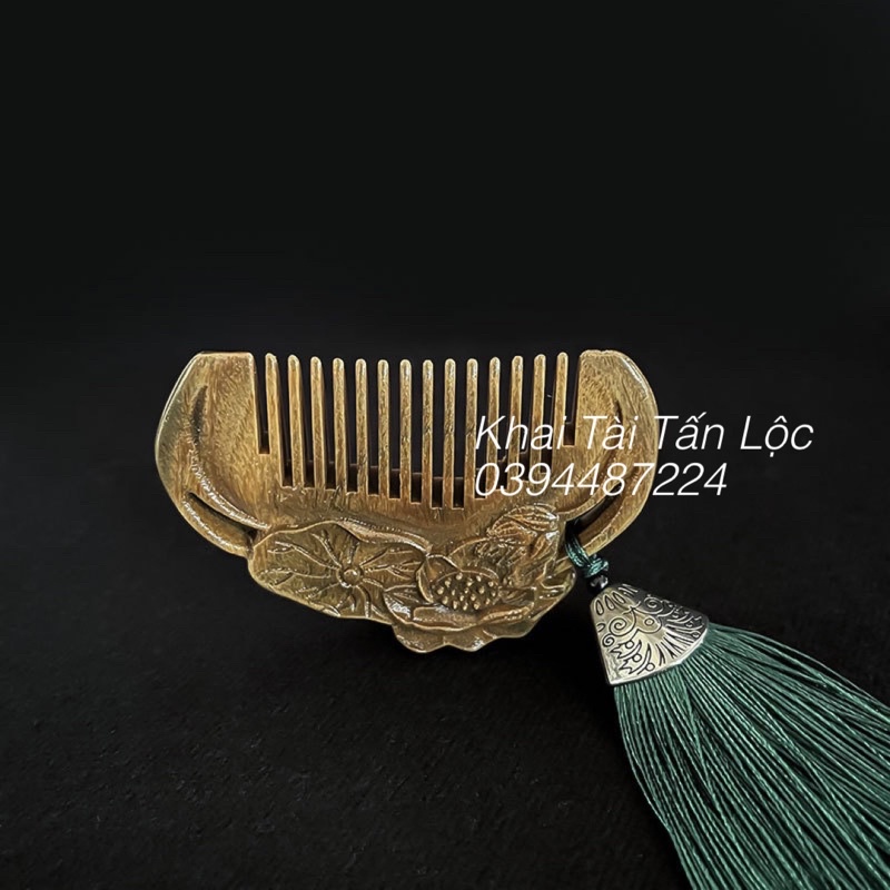 Lược khắc hoa sen gỗ đàn hương