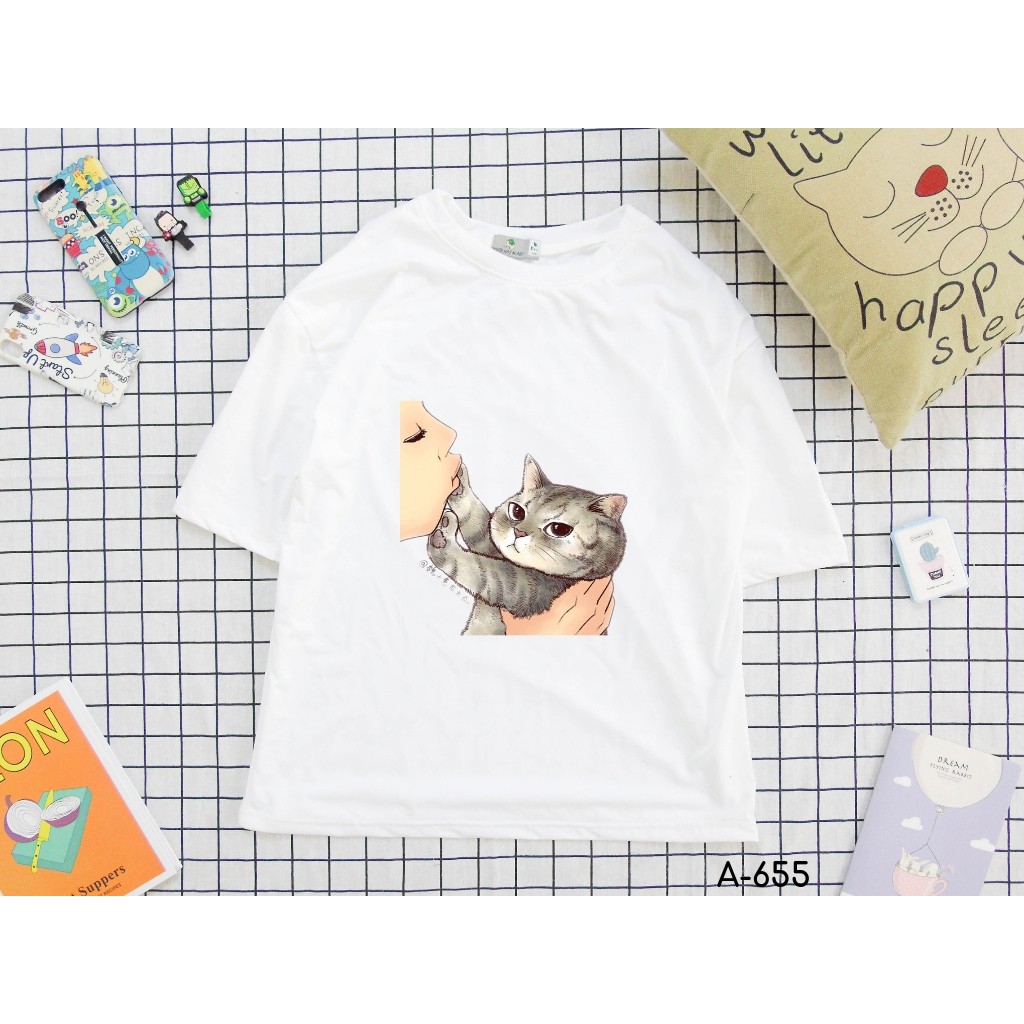 Áo Thun Nam Nữ Tay Lỡ Unisex Phông Trơn Oversize Form Rộng Basic Tee Hình hình cô gái hôn chú mèo xám nâu