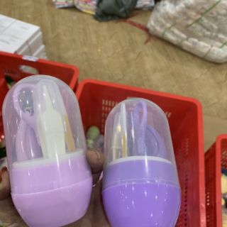 Com  bộ bam móng tay
