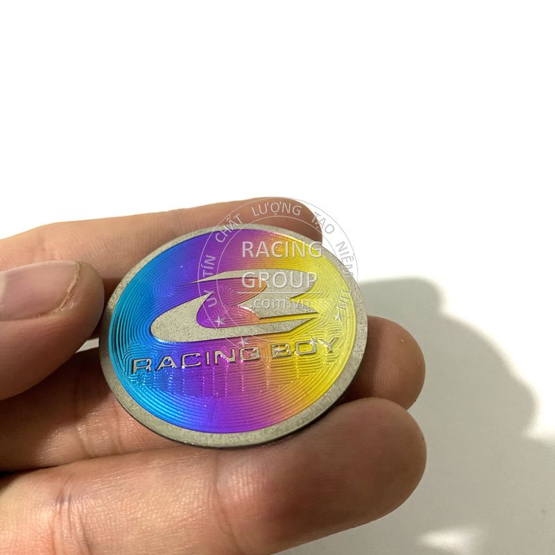 Tem titan logo đường kính 4cm hình tròn có sẵn keo dán
