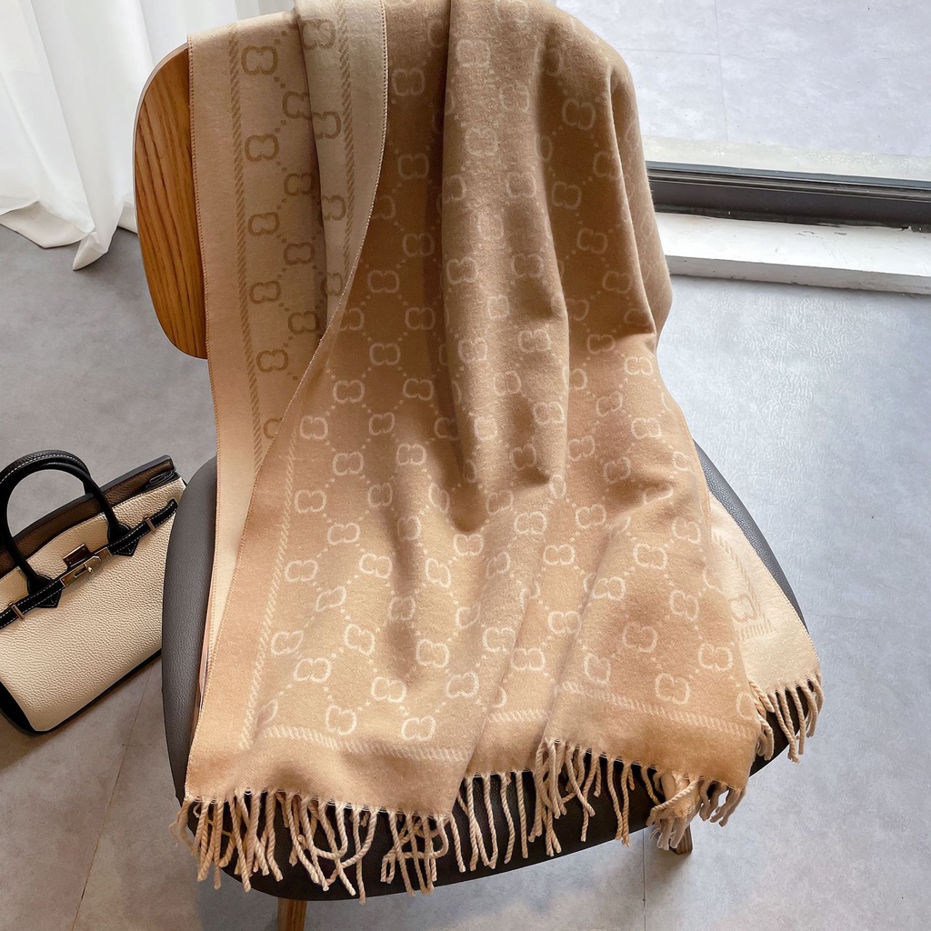 Khăn choàng dạ ép họa tiết mẫu mới 2023