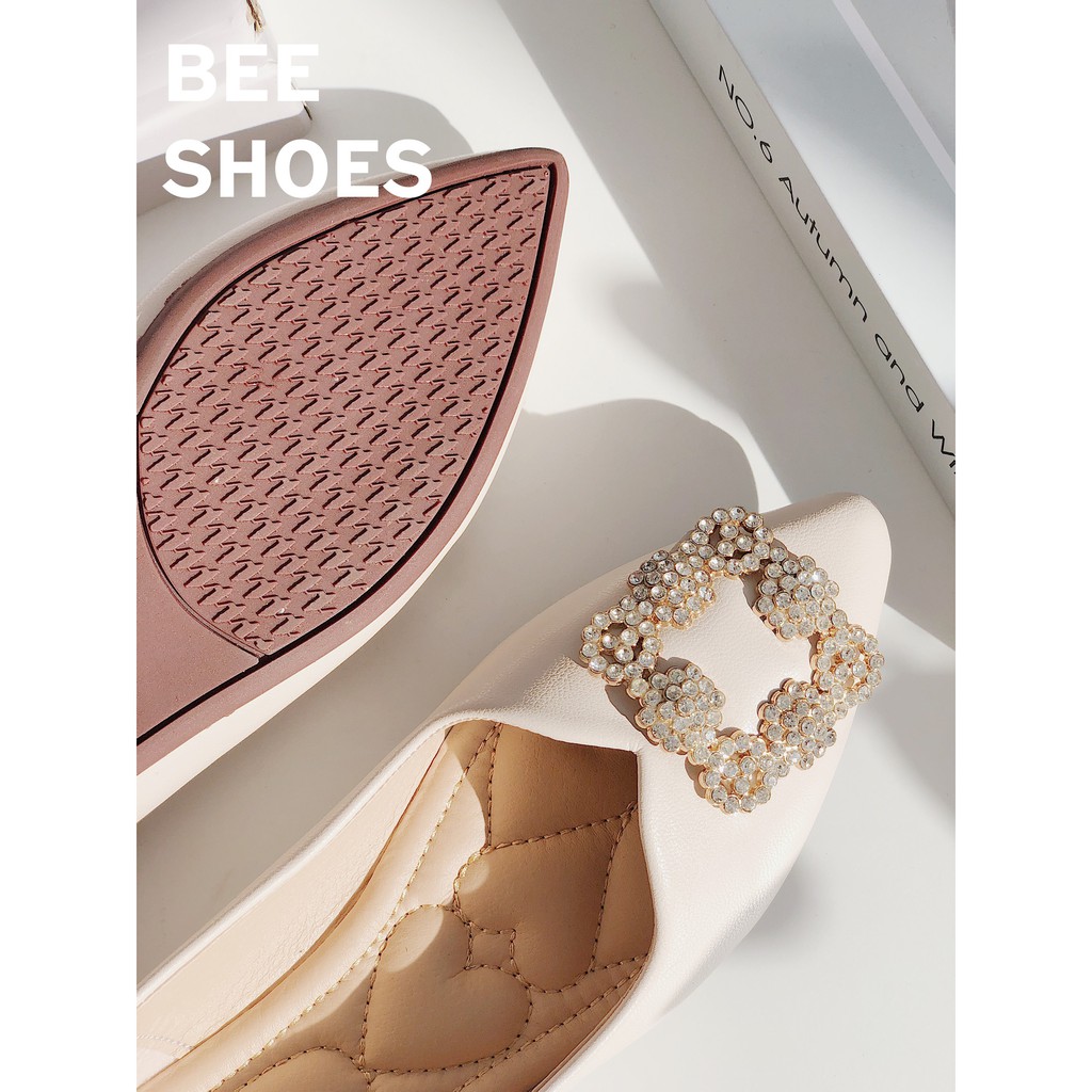 BEESHOES - GIÀY BÚP BÊ NỮ MŨI NHỌN HỌA TIẾT ĐÁ VUÔNG - GIÀY BÚP BÊ NỮ ĐẾ BỆT DA LÌ SẴN MÀU ĐEN - BE - KEM 201033