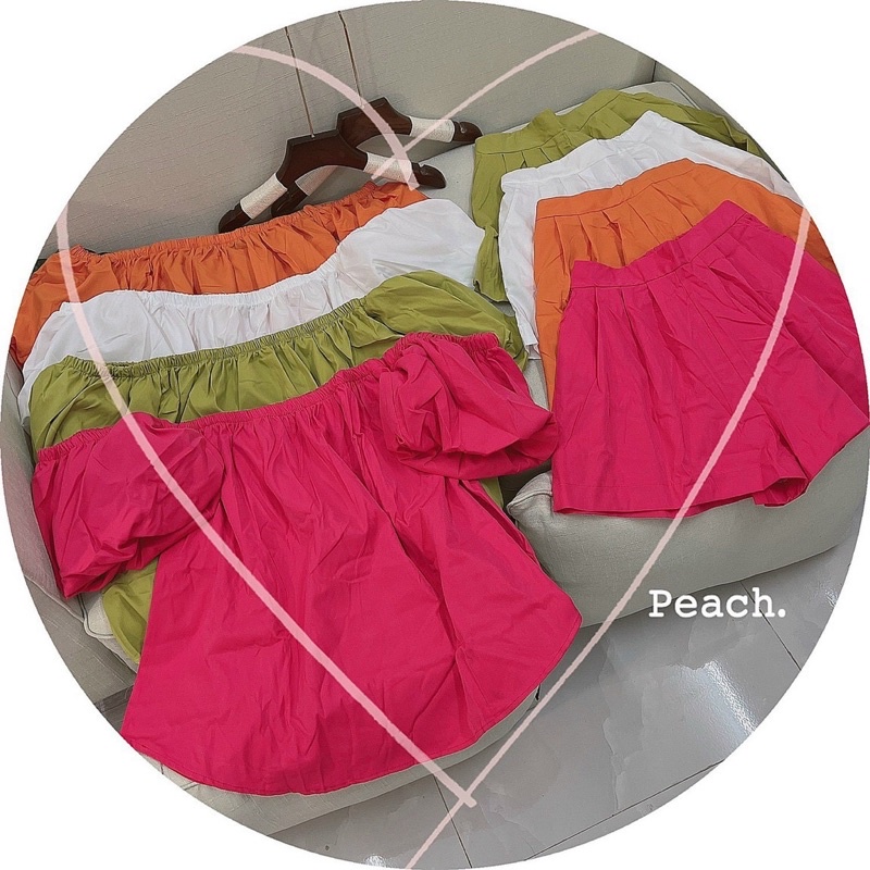 Set bộ áo trễ vai và quần đùi short, bẹt vai đi biển mùa hè mặc nhóm màu sắc Sun Fashion